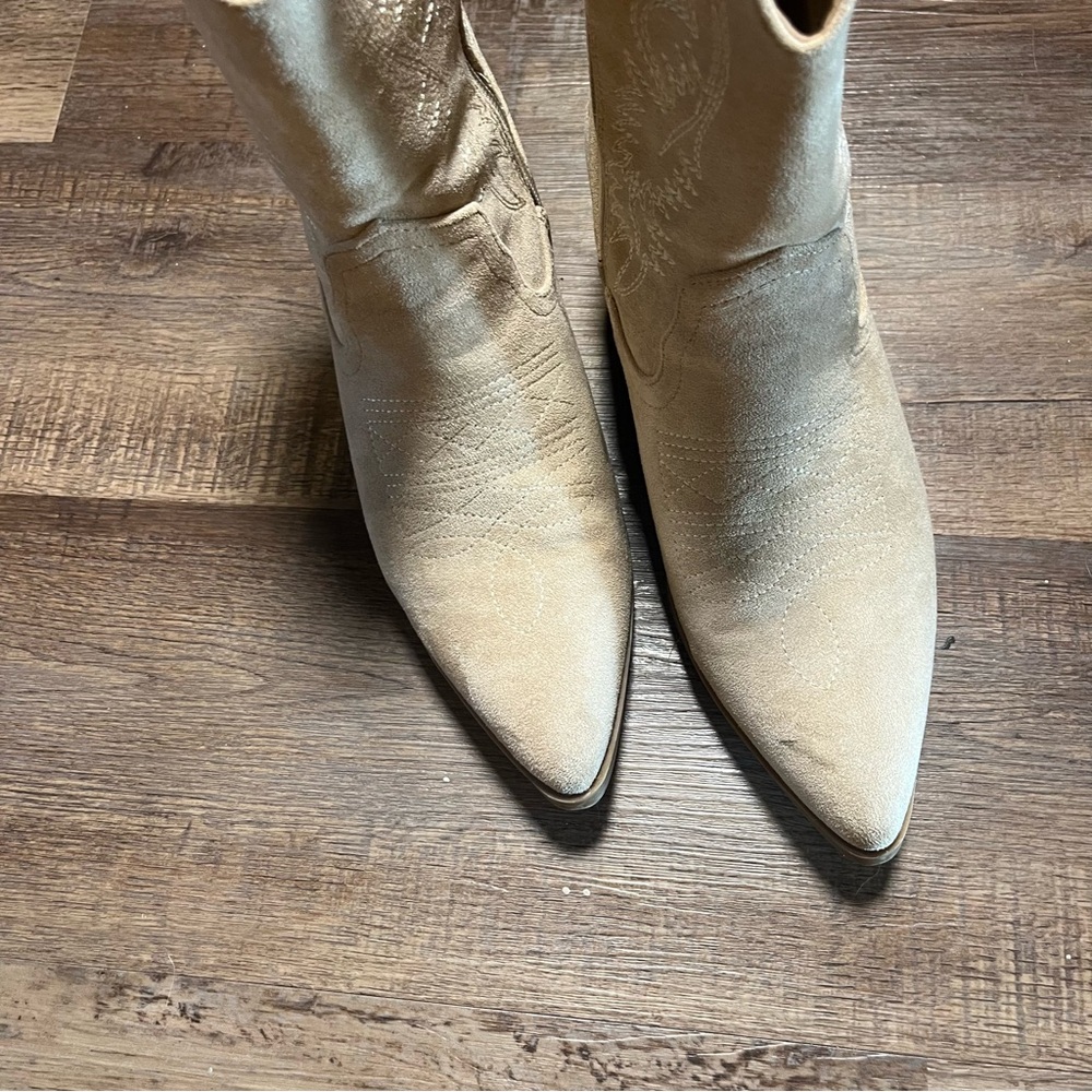 Tan faux suede short cowboy boots - Picture 5 of 5